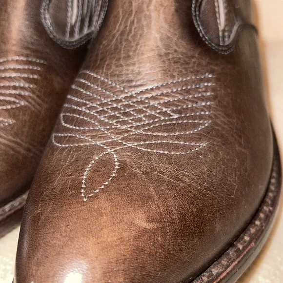 Frye Women’s size 7 cowboy Boots. Heeled. Ankle height Elastic sides. Br leather - Picture 3 of 11